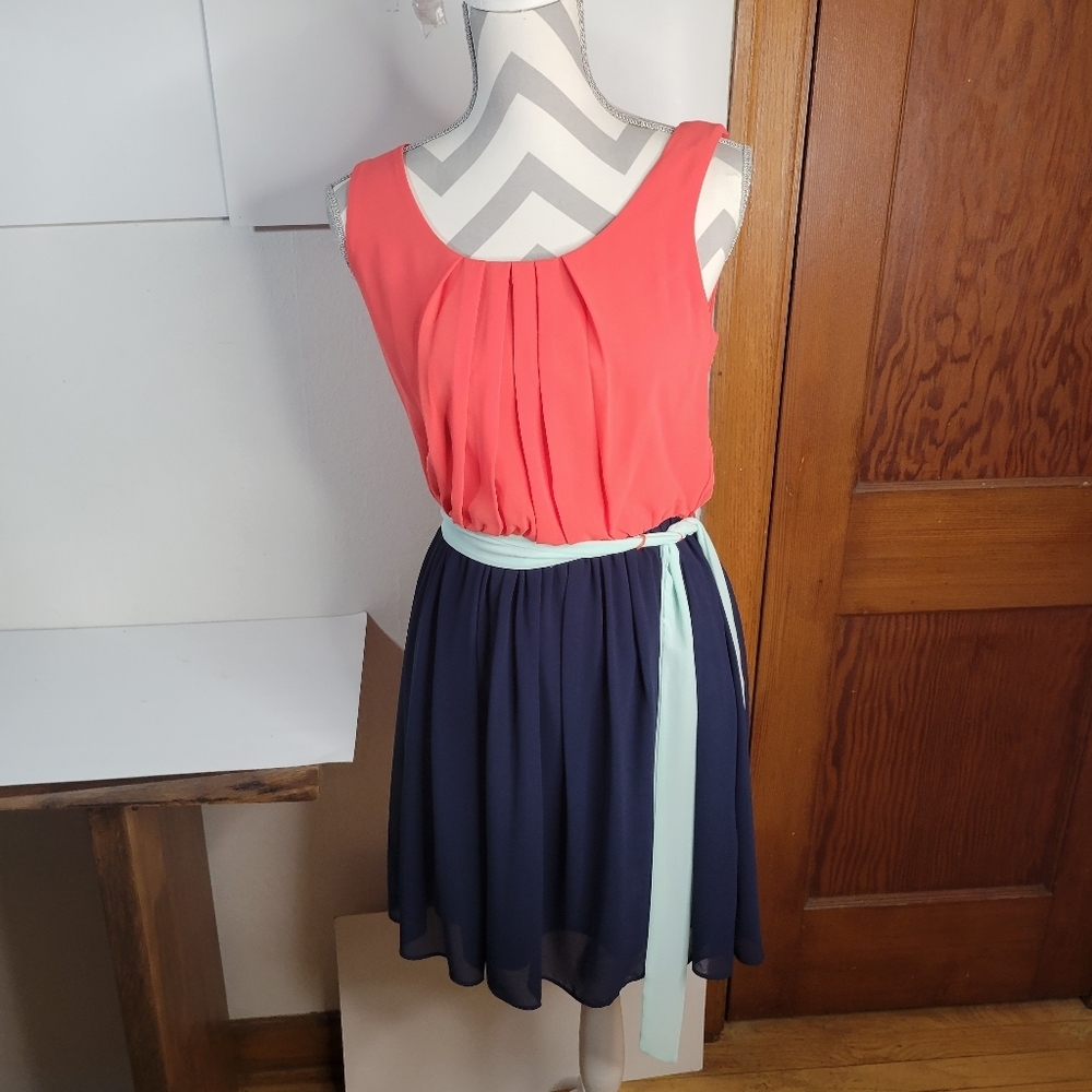 Womans I.N. San Francisco Coral/Navy Dress With Green Tie Belt Size Med